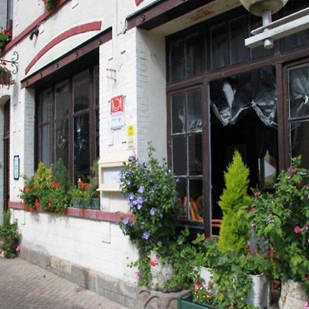 Logis Hotel Et Restaurant Du Dauphin Sées Exterior foto