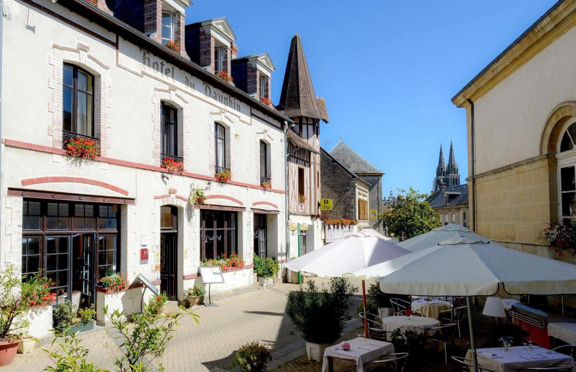 Logis Hotel Et Restaurant Du Dauphin Sées Exterior foto